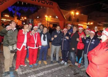 Grande successo la 1^ edizione della corsa dei Babbi Natale a Ciro’ Marina